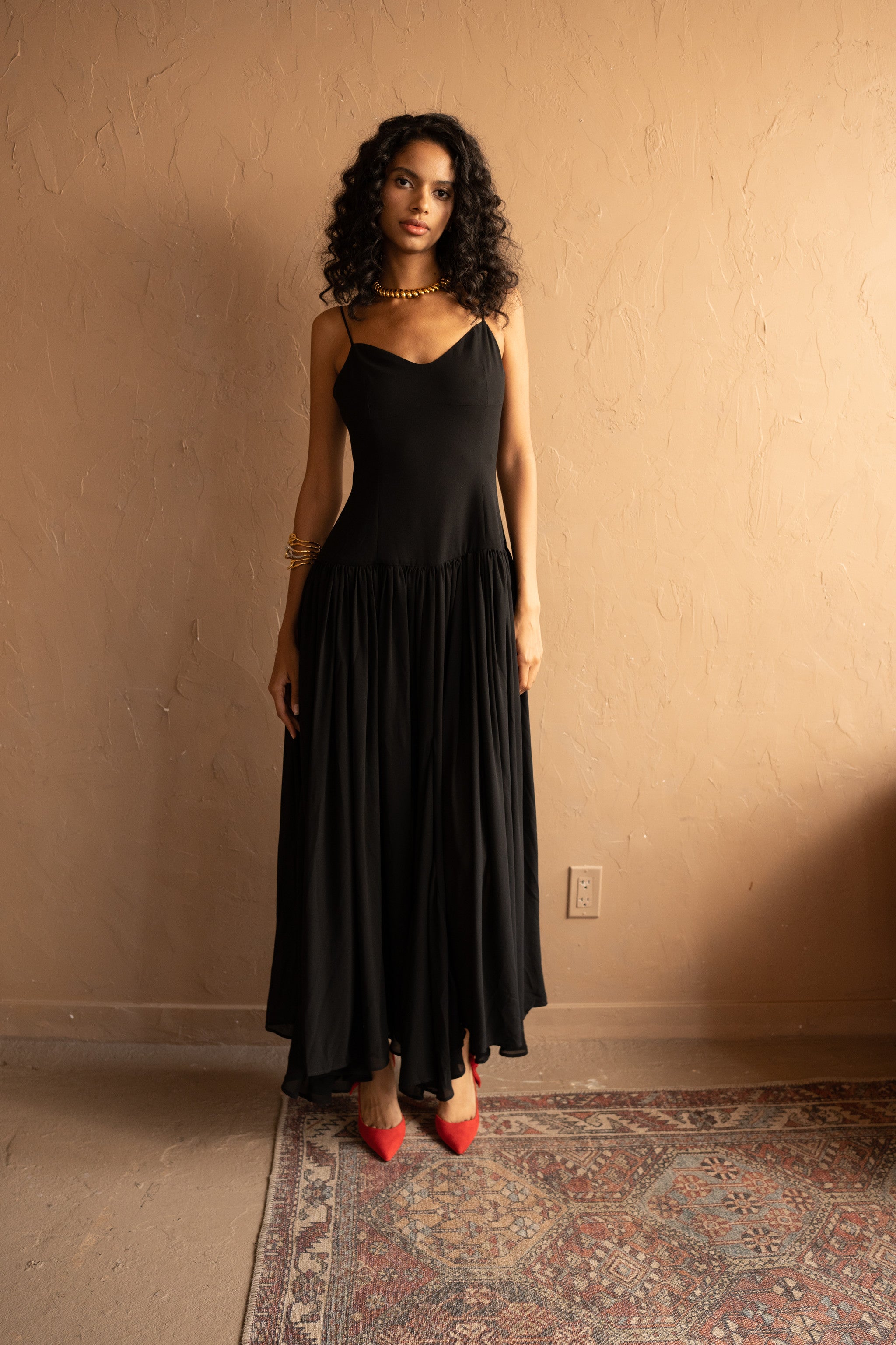 Pearl Chiffon Maxi Dress with Gathered Skirt – Black